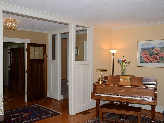4th image of 110 W Church St