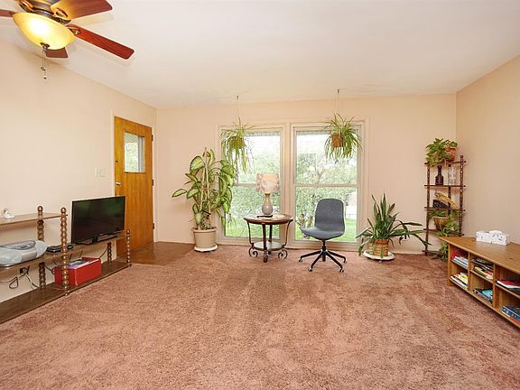 4th image of 641 Crenshaw Ln