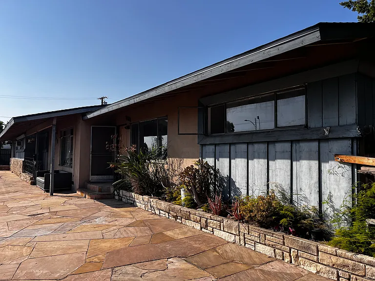 800 N Glenoaks Blvd — Photo 5