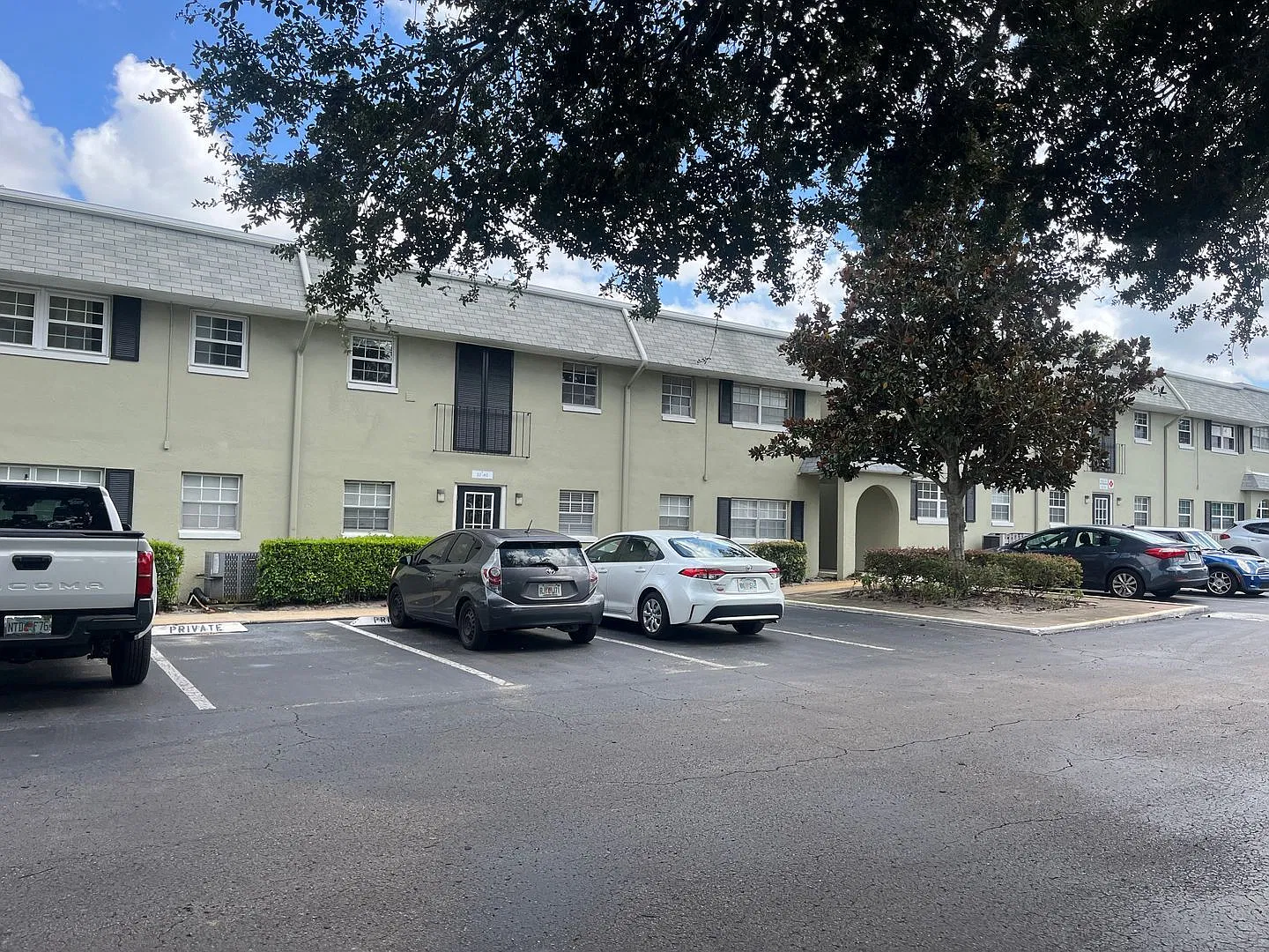 2 bed, 1.5 bath, 920 sqft, $1,499 — Photo 2