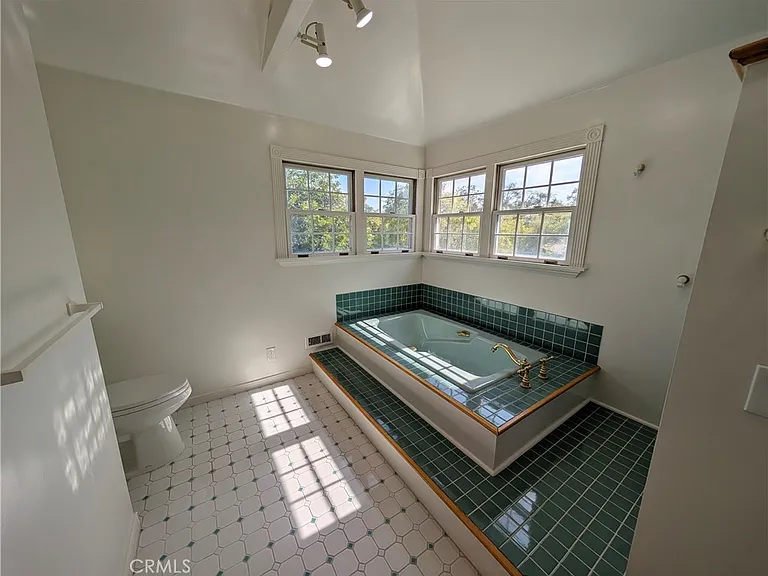 582 N Sunnyslope Ave — Photo 51