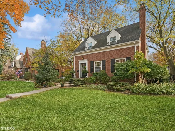 195 N Evergreen Ave, Elmhurst, IL 60126