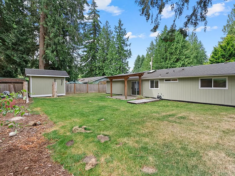 820 207th Pl NE — Photo 23