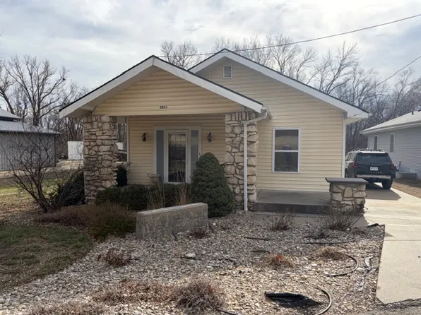 2031 Fort Riley Ln, Manhattan, KS 66502