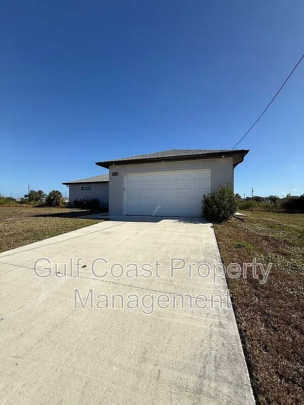 3 bed, 2.0 bath, 1230 sqft, $2,500 — Photo 2