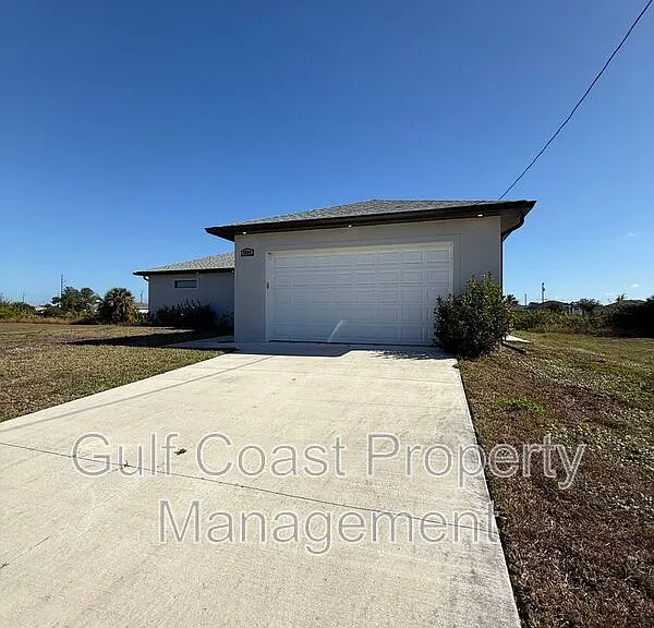 2609 NE 5th Pl — Photo 2