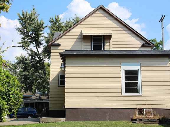 3rd image of 2023 Galewood Ave SW
