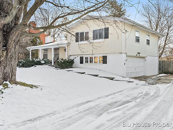 2nd image of 1816 Clearbrook St SE