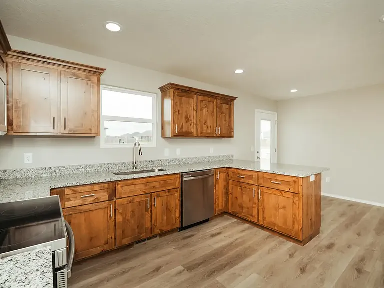 1371 E Macon St — Photo 10
