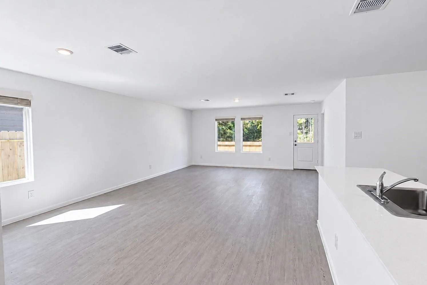 4 bed, 2.0 bath, 1667 sqft, $1,875 — Photo 3
