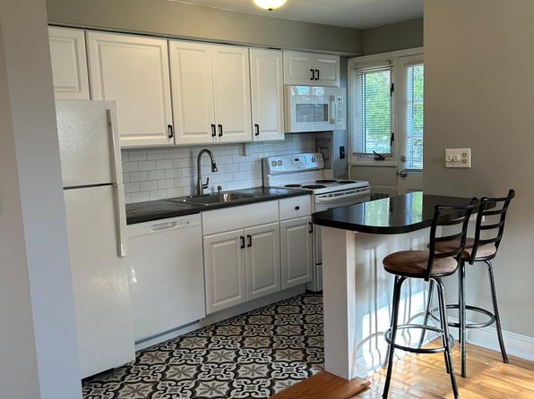 200 Maplewood Dr APT C1