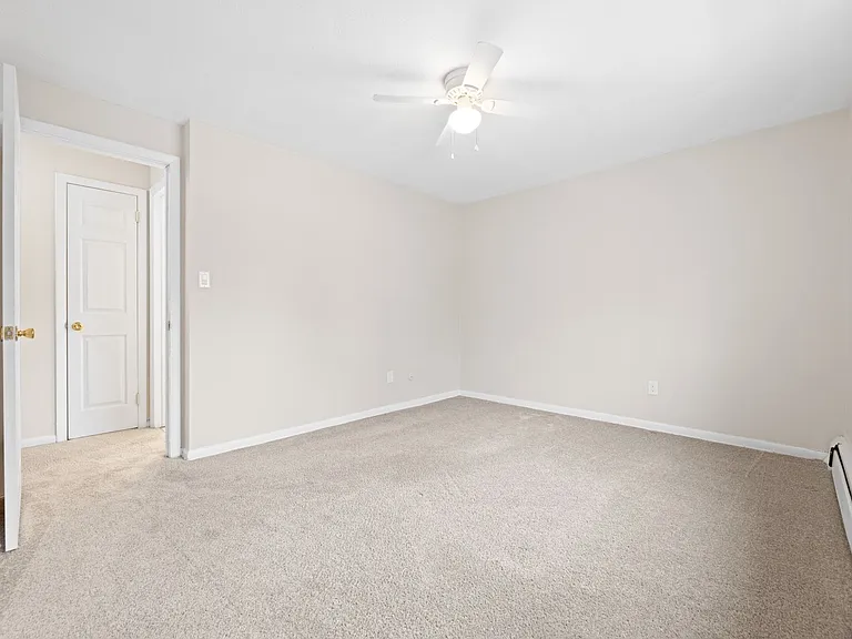 The Hillcrest Apartments — Photo 43
