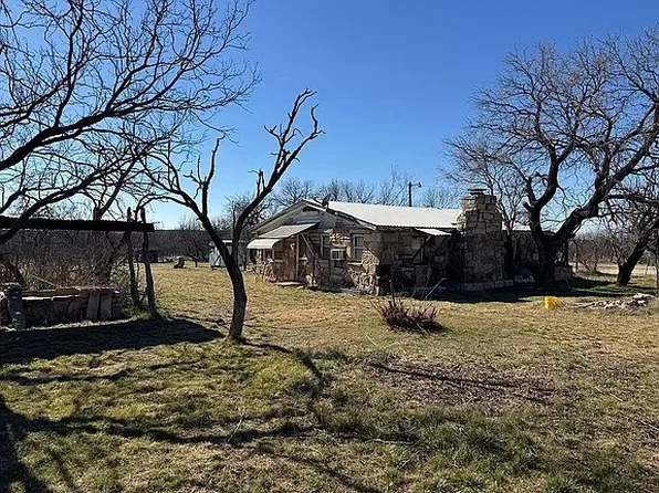 711 Avenue E S, Lueders, TX 79533
