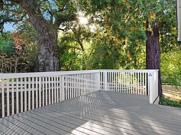 Beautiful private deck area for renter to enjoy