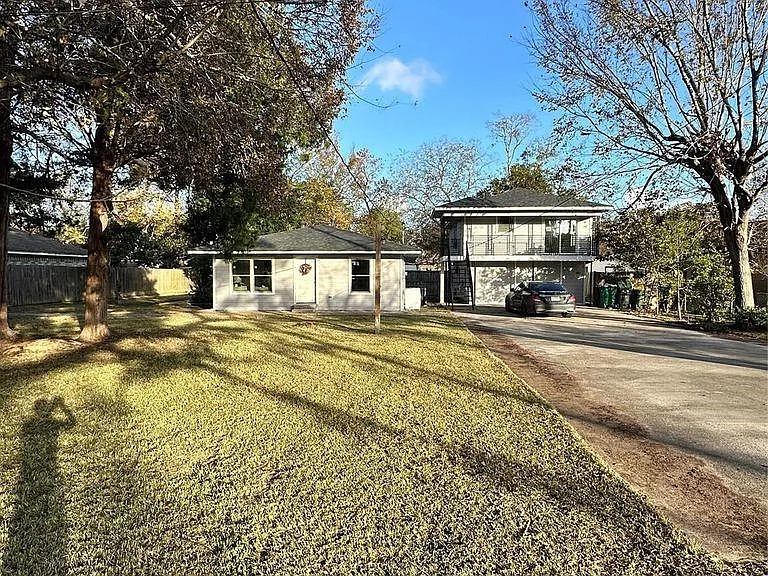 2223 N San Antonio St — Photo 6