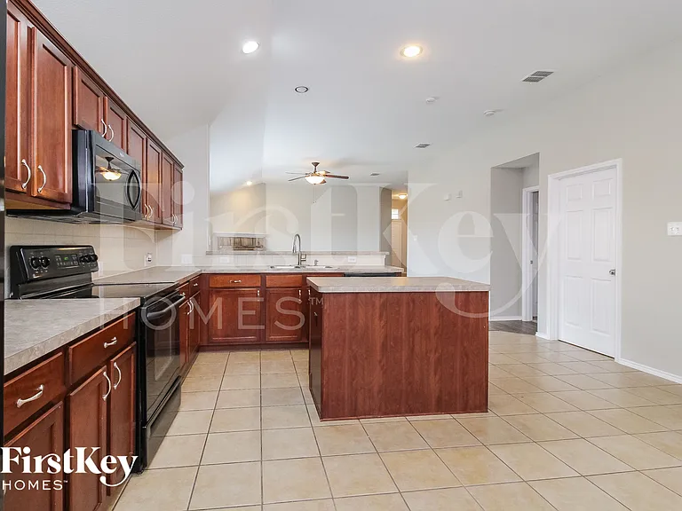 802 Hawthorne Rd — Photo 6