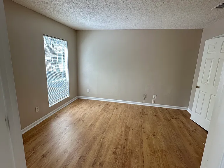 209 14th St NE #111 — Photo 6