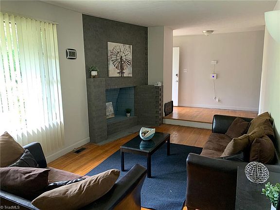 2nd image of 775 Rosewood Ave