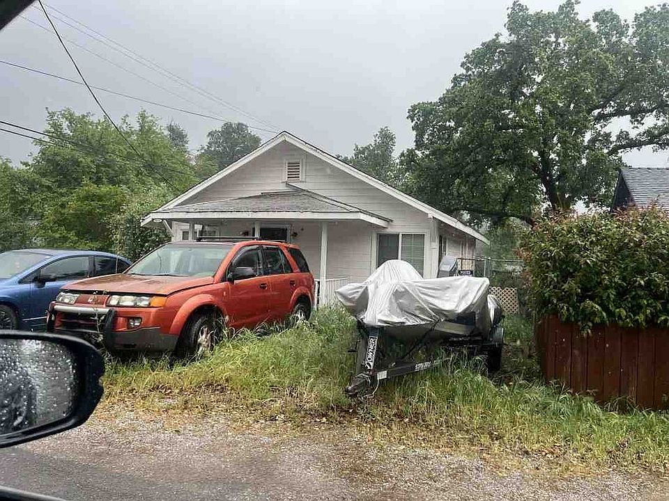 2nd image of 4690 Meade St