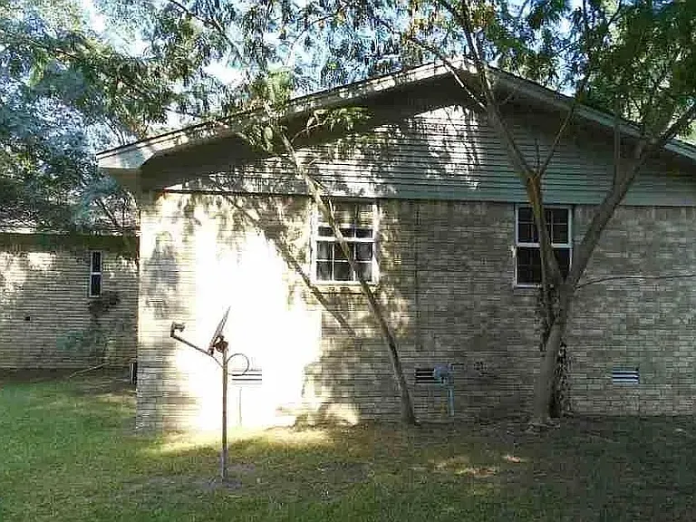 107 Grant 446 — Photo 93