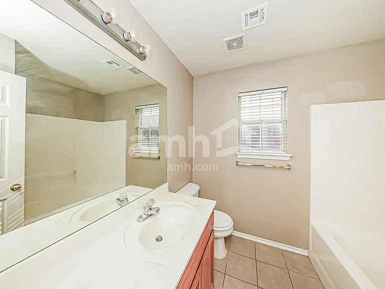 316 SW 40th St — Photo 11