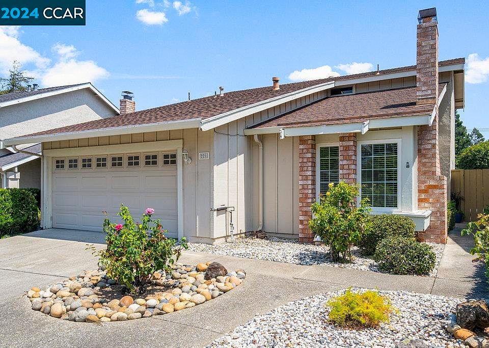 1st image of 221 Riverwood Cir