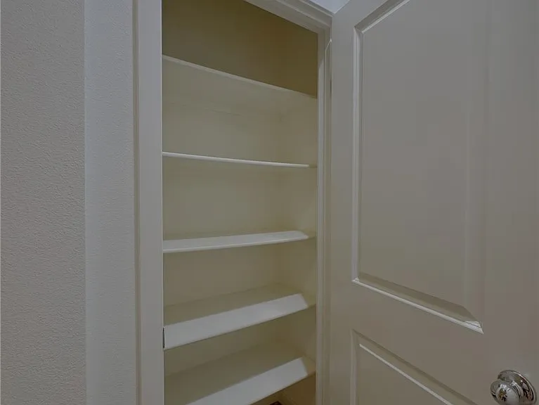 2710 Valor Ln — Photo 28