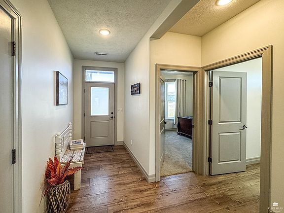 3rd image of 101 Bob White Cir