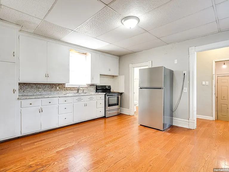 218 E. 8th St. — Photo 1