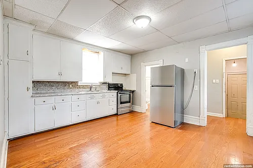 218 E. 8th St. Photo 1