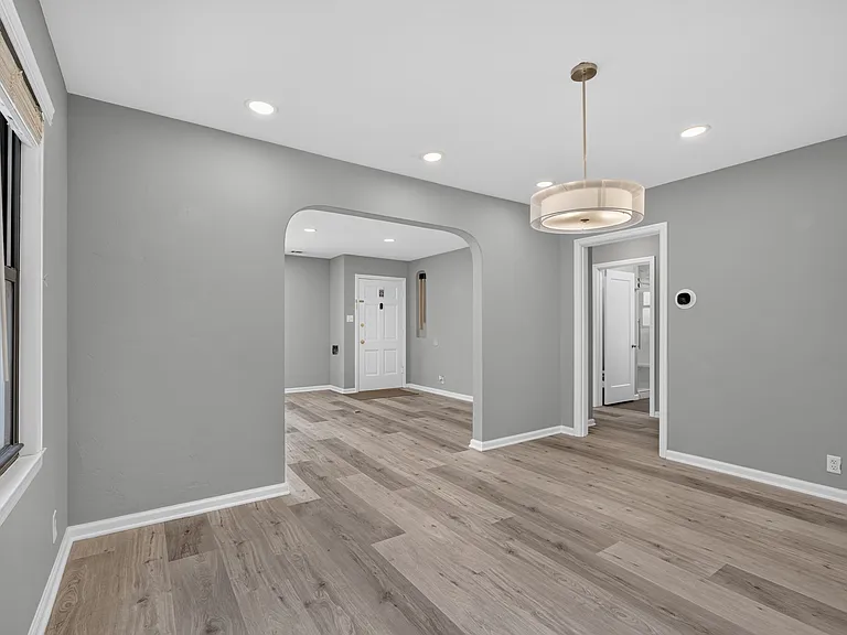 530 Irving Ave — Photo 7