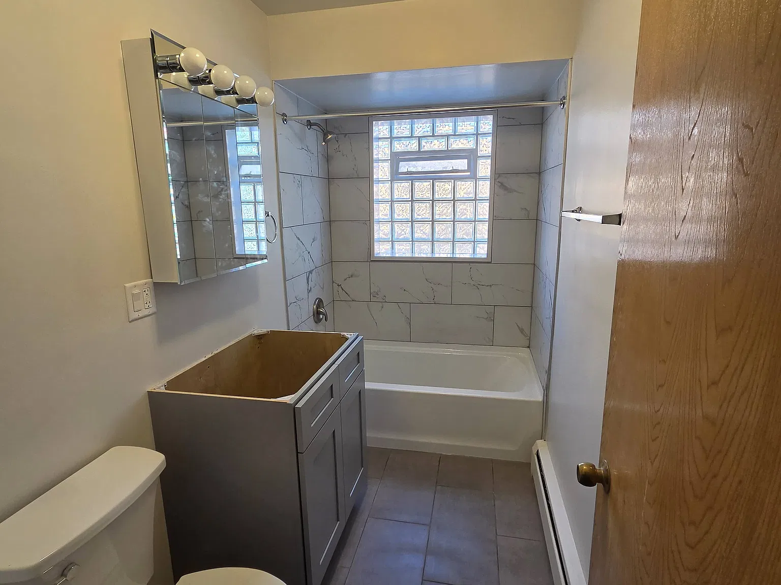 2 bed, 900 sqft, $1,675 — Photo 2