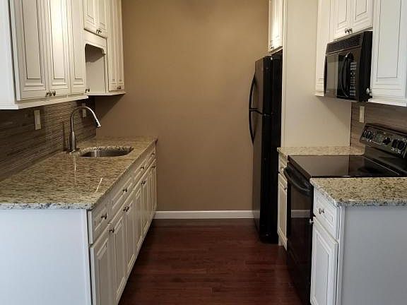 3rd image of 365 Chesterfield Ct