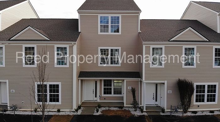 1st image of 630 Pin Oak Dr