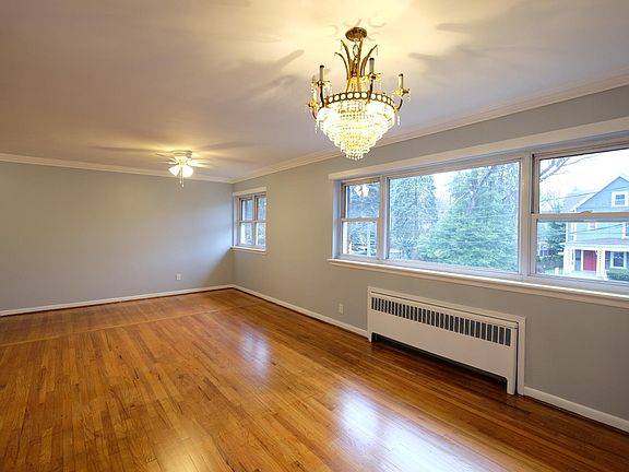 2nd image of 204 Washington St APT 4