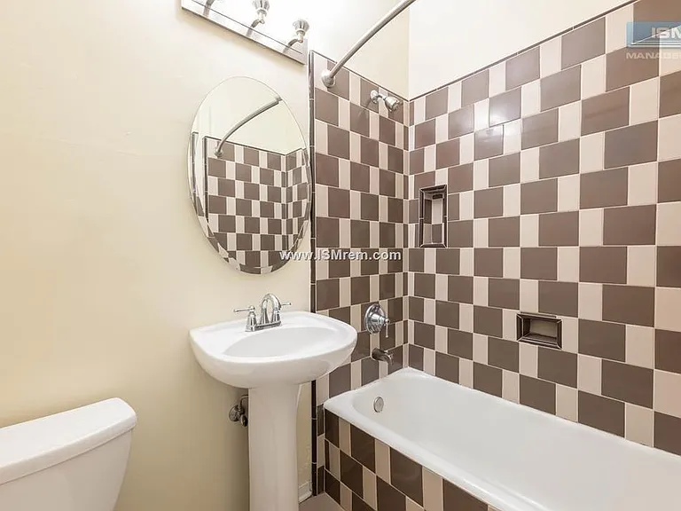 341 N Stanley Ave #347 — Photo 14