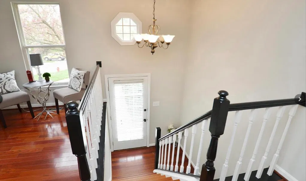 2 bed, 1.5 bath, 915 sqft, $2,600 — Photo 2