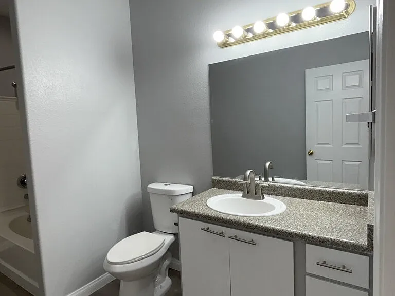 4915 E Russell Rd #115-19 — Photo 7