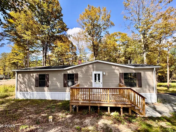 105 York Dr, Greentown, PA 18426