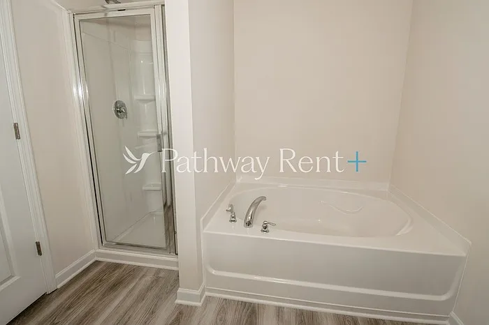 612 Mackenzie Cv — Photo 9