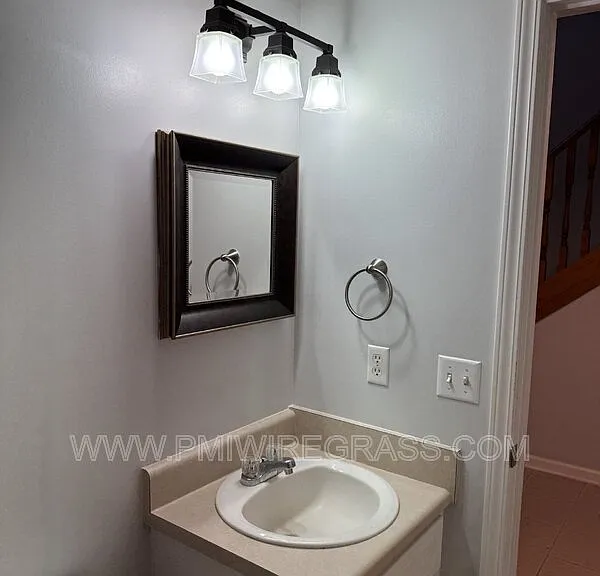 208 Foxchase Ln — Photo 40