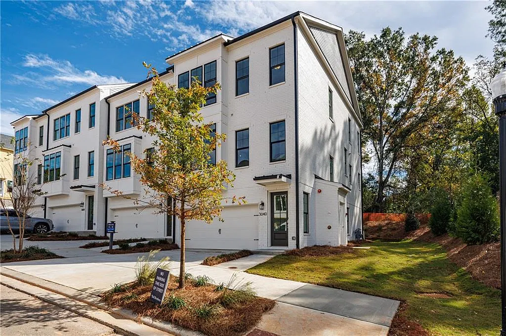 3 bed, 3.5 bath, 2631 sqft, $5,250 — Photo 2