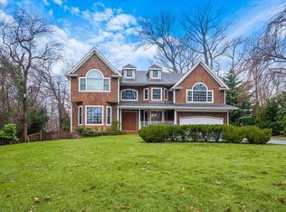 41 The Intervale, Roslyn Estates, NY 11576