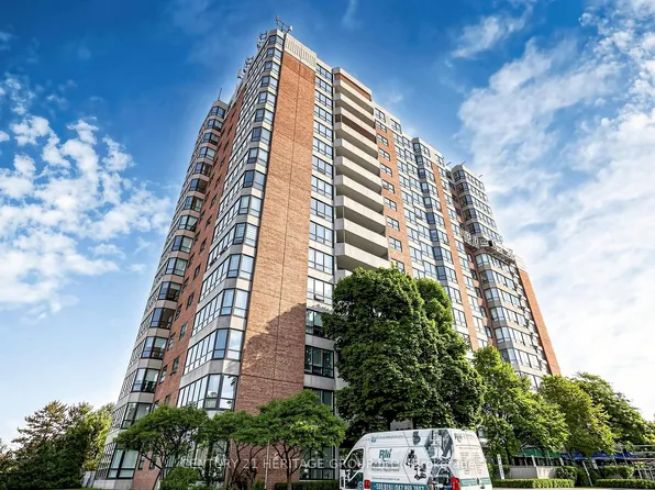 7601 Bathurst St #210, Vaughan, ON L4J 4H5