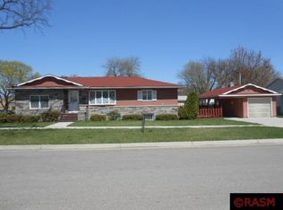 301 E 8th St, Blue Earth, MN 56013