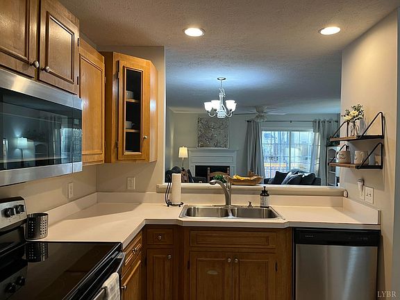 4th image of 503 Barrington Way