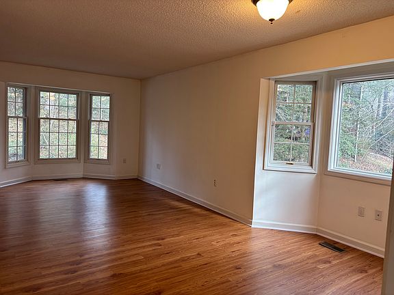 3rd image of 22 Shackleford Dr