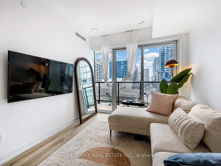 771 Yonge St W #601 — Photo 14