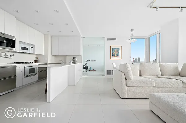 Sold by Leslie J. Garfield | media 20