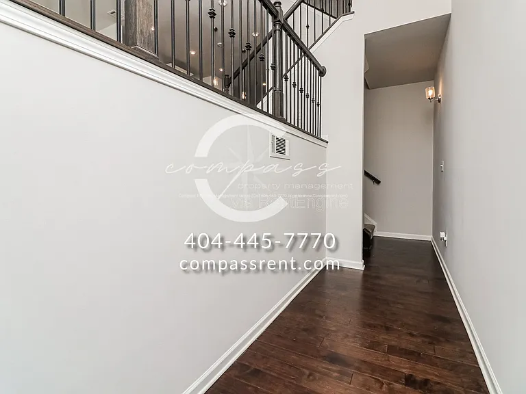 3523 Hedgeway Ln NW — Photo 2